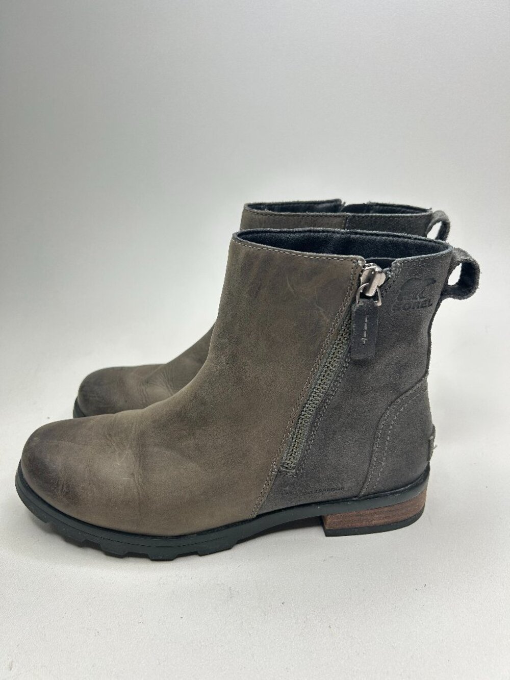 SOREL Emelie Boots Womens sz8 Gray Nubuck Suede Waterproof Zip Ankle Booties